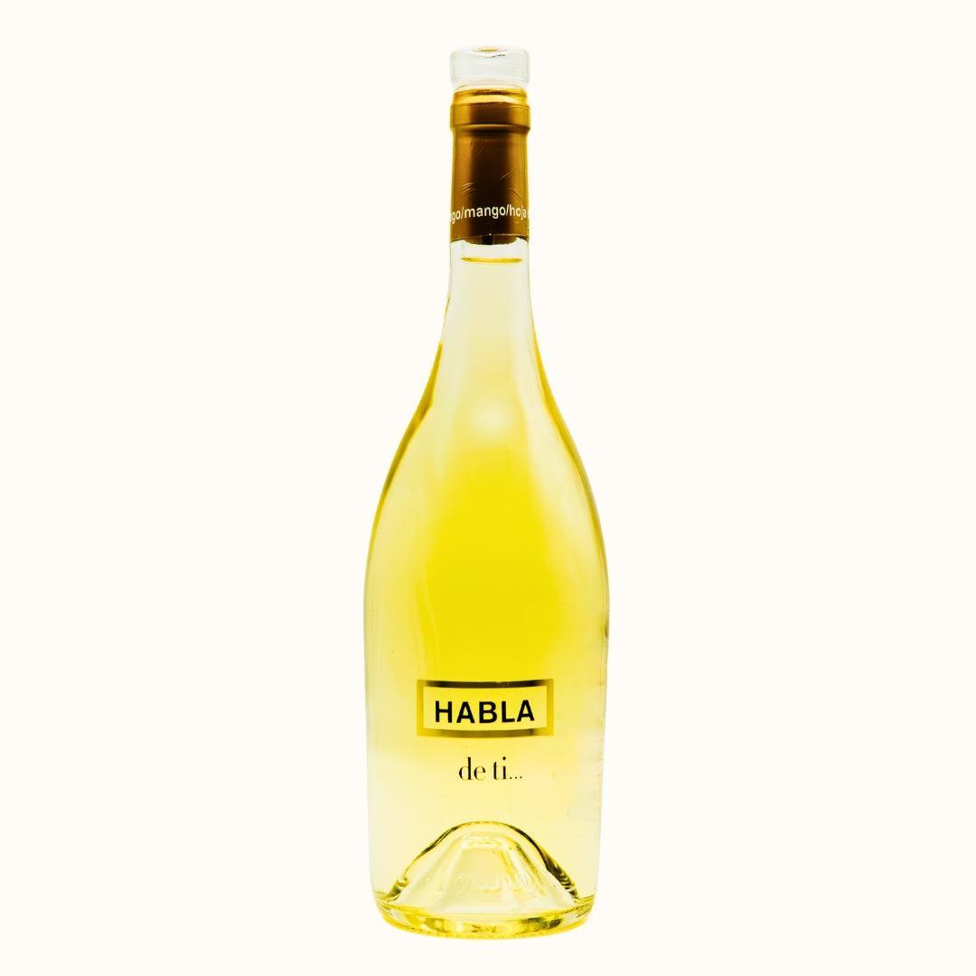 Habla de Ti spansk Sauvignon Blanc hvidvin – en frisk og frugtig vin med noter af passionsfrugt og citrus, ideel til lette retter.