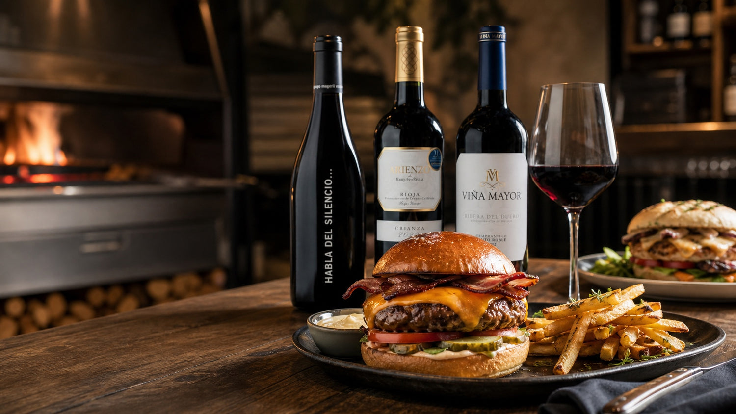 Gourmet cheeseburger med bacon og spanske rødvine fra DeVinos